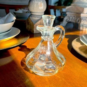Glass pitcher with stopper